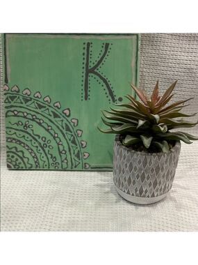 🛍️3/$30 Or 2/$20 🛍️ NEW Letter K Green Floral Ceramic Accent Tile Trivet 8”x8”